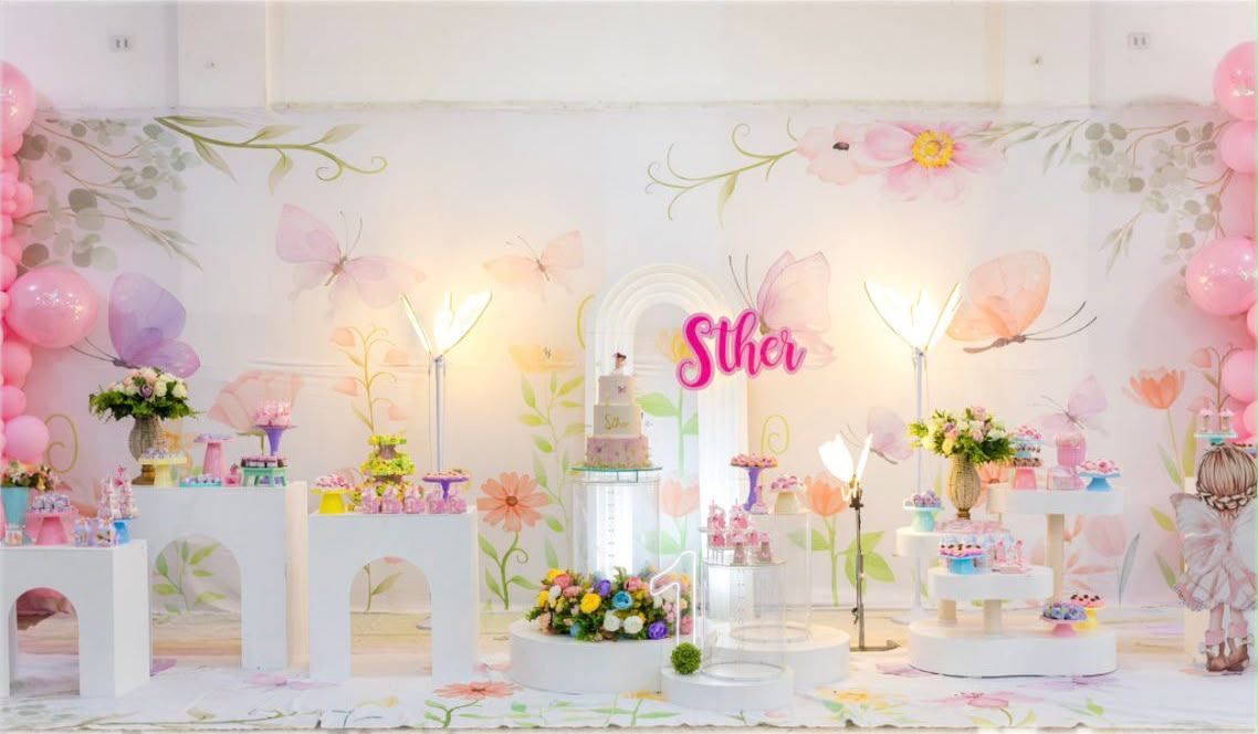 Mesa de festa infantil tema jardim encantado com borboletas